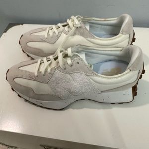 New Balance 327